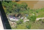 Ônibus cai de viaduto e deixa ao menos 11 mortos na BR-381, em João Monlevade