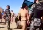 Mães são detidas por amarrarem filhos a cadeiras em praia para irem passear