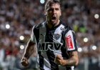 Galo paga R$ 6,9 milhões para quitar dívida com Vélez por vendas de Pratto