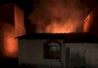 Incêndio destrói casa em Governador Valadares; suspeita é de vazamento de gás de cozinha.