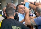 Bolsonaro entra em avião para cumprimentar passageiros, é xingado e diz que quem o hostilizou devia andar de jegue