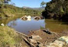 Segunda bomba é instalada para esvaziar barragem no Serro