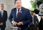 Mourão não participa de desfile militar para entrega de convite a Bolsonaro