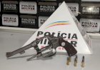 Homem de 34 anos foi preso por porte ilegal de arma de fogo, na zona rural de Peçanha.