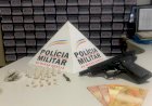 PM DE SABINÓPOLIS PRENDE TRAFICANTES E FORAGIDO DA JUSTIÇA COM DROGAS E UMA RÉPLICA DE ARMA DE FOGO