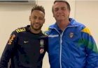 Bolsonaro concedeu a Neymar uma das maiores honrarias antes de deixar cargo