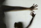 MG: pai mata e põe fogo no corpo de menina de 5 anos após ela fazer xixi no chão