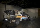 Viatura da PM é incendiada dentro de quartel em Periquito; crime seria uma retaliação a uma prisão ocorrida horas antes