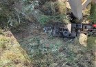 Motorista morre esmagado após caminhão cair de ponte em rodovia de MG