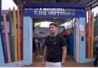 IMPACTO DAS CHUVAS Jovem ajuda a limpar sua primeira escola, tomada pela lama em Ipatinga