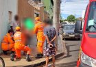 Cachorro abandonado ataca idoso que entrava em bar de Uberaba