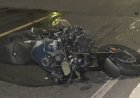 Motociclista bate em mureta, cai em córrego e morre