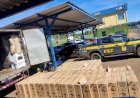 Escondidos em mudança, 85 mil maços de cigarros são apreendidos em caminhão na BR-050, em Uberlândia