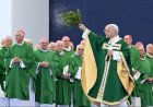 Papa reforça que 'Igreja precisa reconhecer seus erros' em 3º dia na França