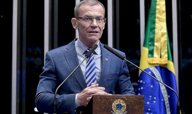 Senador pede na Justiça que Bolsonaro pague custos de produção de cloroquina