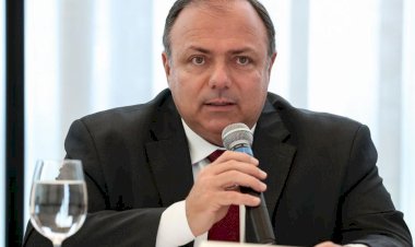 Pazuello afirma que dados sobre vacina russa ainda são 'rasos' e 'incipientes'