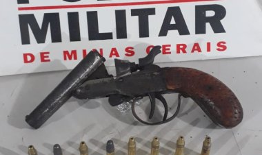 Polícia Militar prende autor de violência doméstica e apreende arma de fogo em São João Evangelista