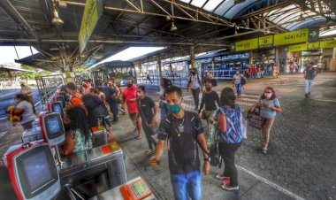 Passageiros enfrentam atraso em estações de BH após ataques criminosos a ônibus
