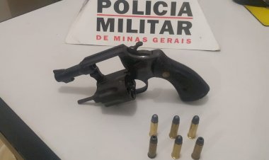MILITARES DE DIVINOLÂNDIA DE MINAS APREENDE ARMA DE FOGO