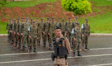 Comandante do 65° Batalhão da Polícia Militar participa de solenidade no Tiro de Guerra de Guanhães 