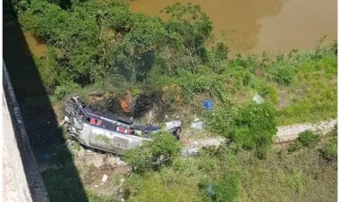 Ônibus cai de viaduto e deixa ao menos 11 mortos na BR-381, em João Monlevade