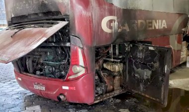 Ônibus de viagem pega fogo na Rodoviária de Belo Horizonte