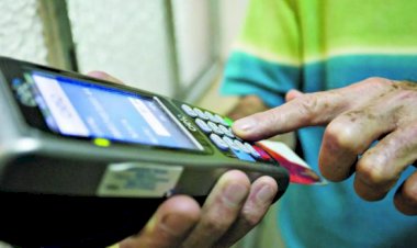 Com auxílio emergencial, inadimplência segue em queda em dezembro, diz CNC