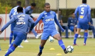 Alex Apolinário, ex-Cruzeiro, morre após sofrer parada cardiorrespiratória