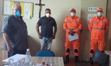 Prefeito de Materlândia se reúne com o  comando do  7º Pelotão do Corpo de Bombeiros de São João Evangelista