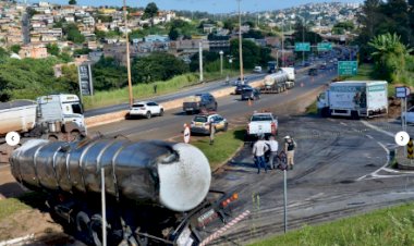 Caminhão que provocou acidente no Anel Rodoviário estava com o pneu careca