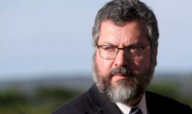 Ernesto Araújo pede demissão do Ministério das Relações Exteriores