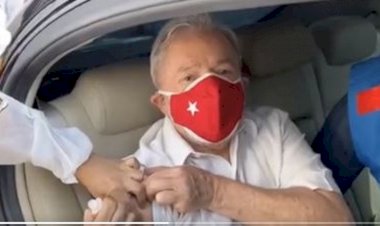 Ex-presidente Lula toma 2ª dose da vacina contra o coronavírus em São Bernardo do Campo