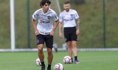 Galo: Cuca promete time alternativo no sábado e cita Calebe, Dodô e Alan Franco