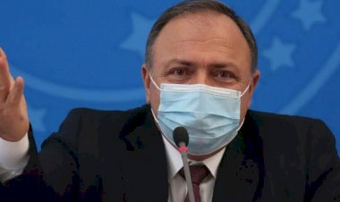 Eduardo Pazuello é transferido para Secretaria Geral do Exército.