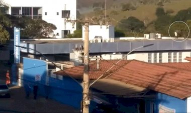 Paciente foge de hospital e aparece no telhado do prédio do INSS em São João Evangelista