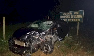 Acidente grave entre carro e moto deixam três vítimas fatais próximo a Sabinópolis.