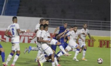 Cruzeiro comete falhas individuais e perde de virada para o CSA na Série B