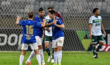 Cruzeiro vira no jogo aéreo, mas não segura e volta a ficar no 3 a 3 com Guarani