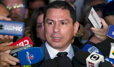 Vice-presidente da Câmara pede análise de pedidos de impeachment contra Bolsonaro