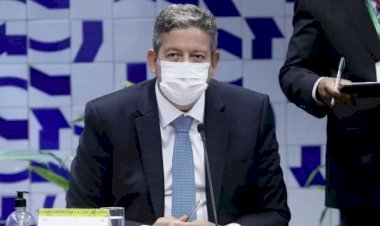 Lira diz que desfile de blindados é 'coincidência trágica' diante de agenda da Câmara para voto impresso