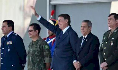 Veja as fotos do desfile de tanques e blindados em Brasília nesta terça