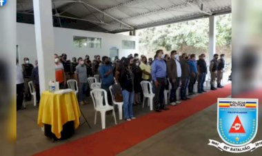 O 65° Batalhão recebe 24 militares recém formados e homenageia os prefeitos das cidades do Batalhão