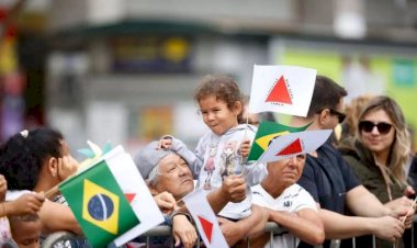 Atos a favor e contra o governo Bolsonaro movimentam a manhã do feriado em BH