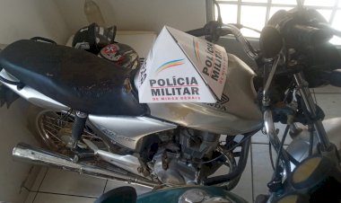 Trio faz arrastão em casas e comércio na mesma madrugada em Virgolândia e um é preso após cair do telhado e PM recupera motocicleta furtada.