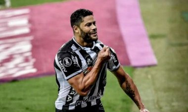 Atlético aproveita tropeço do Fla, vence Cuiabá e se isola mais na liderança