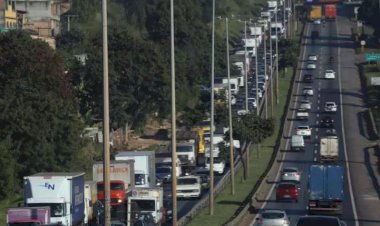 Trânsito: volta do feriado tem trechos livres e congestionados; confira pontos