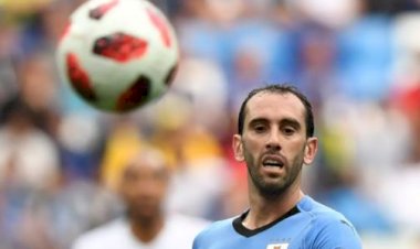 Galo encaminha acerto com Diego Godín para substituir Junior Alonso