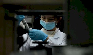 China confina quase 30 milhões de pessoas por surto recorde de Covid-19