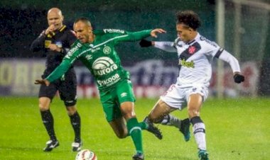 Titular da Chapecoense se machuca e pode ser desfalque contra o Cruzeiro