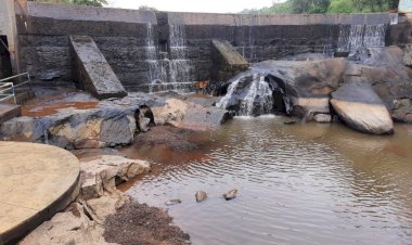 Piscinas do Complexo da Represa – Barragem, em Dom Joaquim, estão fechadas para um processo de limpeza e desassoreamento.